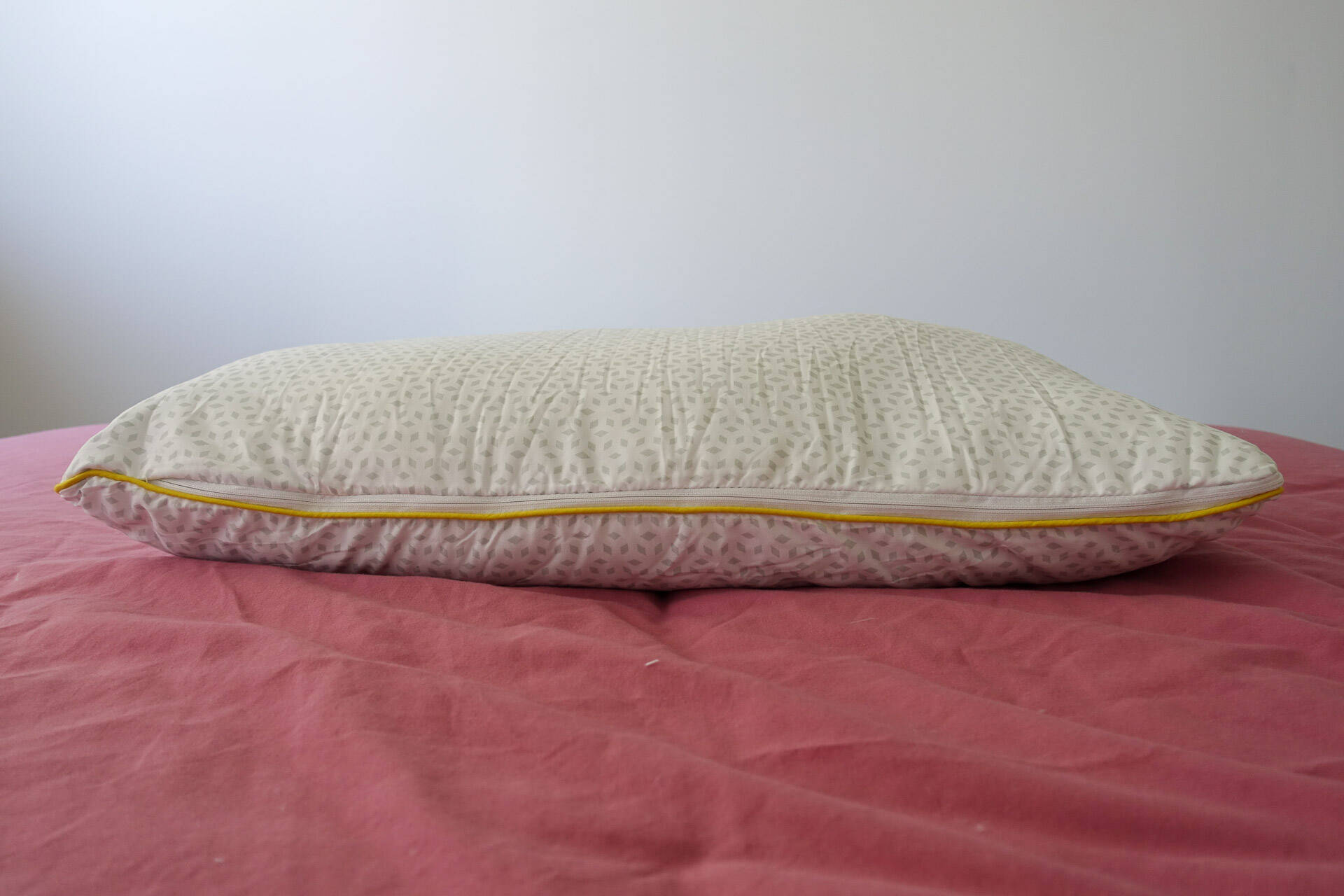 brightr stella hybrid pillow with one layer